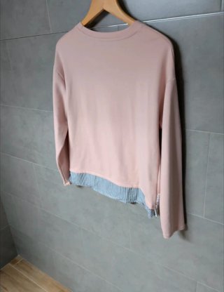 Jersey rosa con encaje y rayas