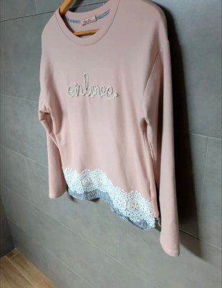 Jersey rosa con encaje y rayas