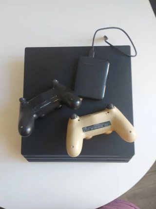 PS4 Pro 1TB SSD + Mandos + hdd 2tb