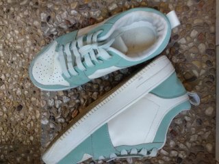 Zapatillas deportivas color turquesa y blanco