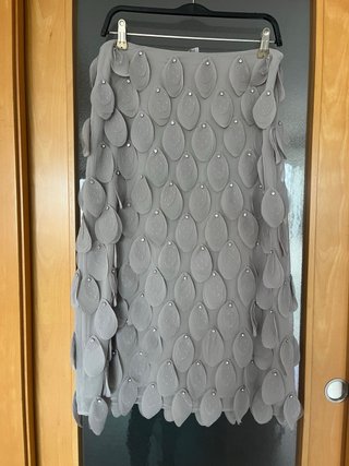 Falda Zara midi pétalos talla XS