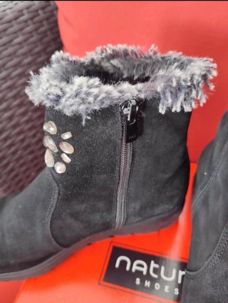 Botines ante negros con pedrería talla 39