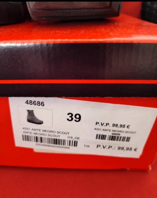 Botines ante negros con pedrería talla 39