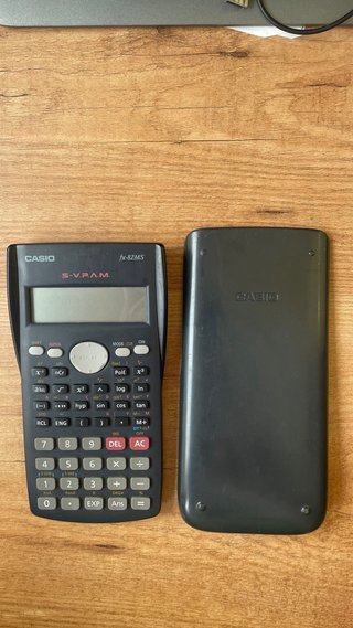 Calculadora Casio fx-82MS con funda