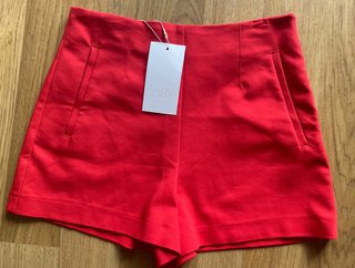 Zara Shorts Rojos Tiro Alto Talla S