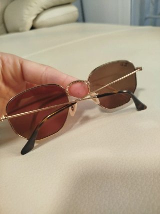 Gafas de sol Ray-Ban doradas y rosas