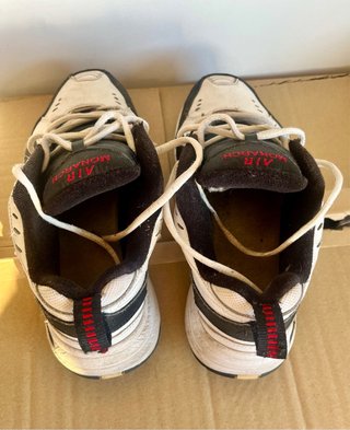 Zapatillas Nike Air Monarch Blancas y Negras