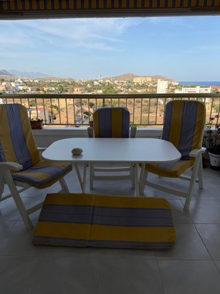 3 Sillas terraza y dos de playa