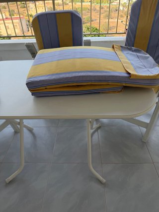 3 Sillas terraza y dos de playa