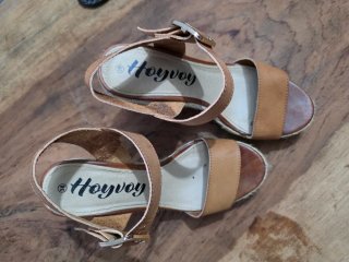 NUEVAS. Sandalias de cuña de esparto marrones