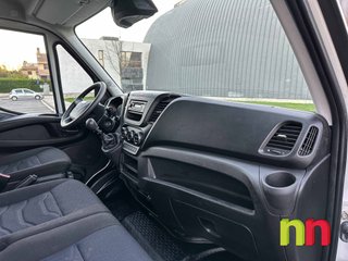 Iveco Daily carrozada con plataforma 3.0TD 145cv 20m3 + puerta lateral 3.0TD 145cv