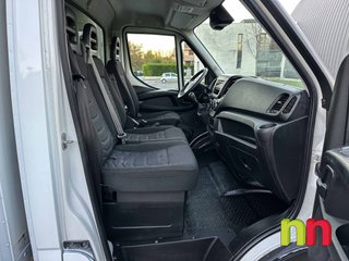 Iveco Daily carrozada con plataforma 3.0TD 145cv 20m3 + puerta lateral 3.0TD 145cv