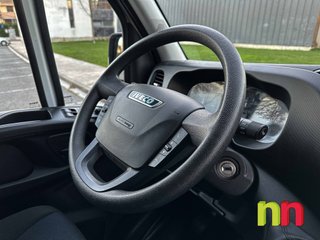 Iveco Daily carrozada con plataforma 3.0TD 145cv 20m3 + puerta lateral 3.0TD 145cv