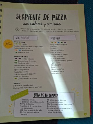 Libro de cocina con recetas paso a paso.