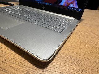 HP 14s i3 / 8GB RAM / SSD 512GB