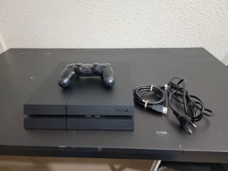 PS4 Negra de 500GB con Mando y Cables