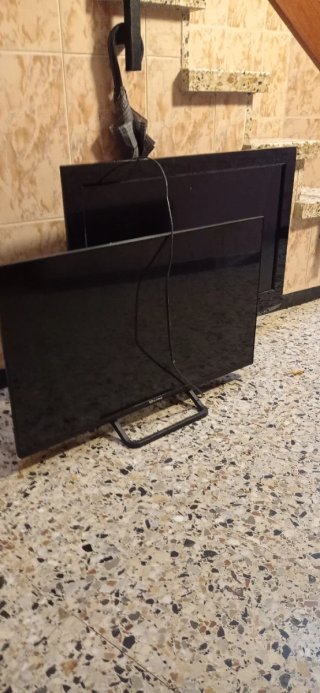 Se venden dos televisores para piezas o reparar