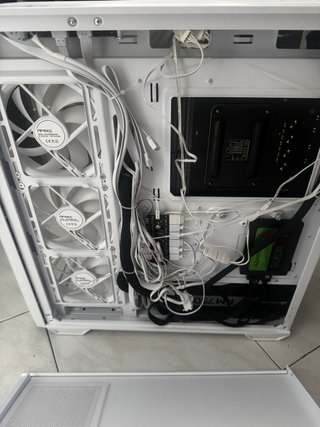 PC Gaming MSI con RGB