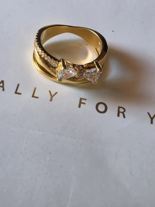 Anillo Lazo Dorado con Circonitas