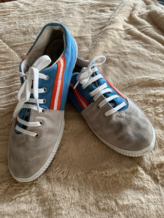 Zapatillas deportivas beige y azul