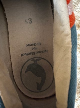 Zapatillas deportivas beige y azul