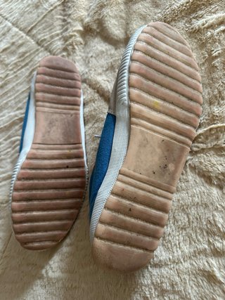 Zapatillas deportivas beige y azul