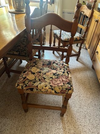 Silla de madera maciza con asiento floral