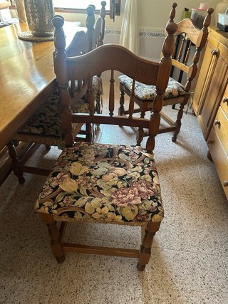 Silla de madera maciza con asiento floral
