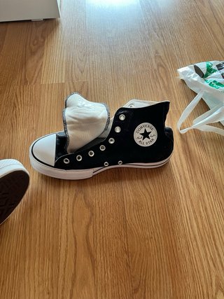 Zapatillas Converse Negras y Blancas