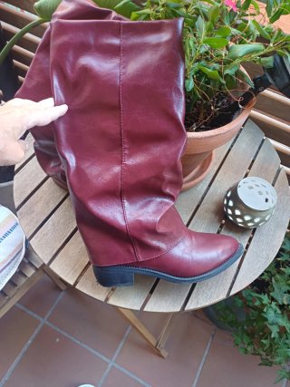 Botas T.39 color berenjena