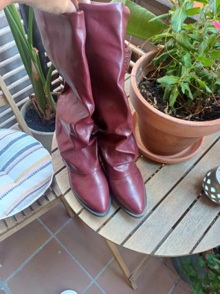 Botas T.39 color berenjena