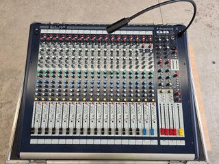 Mesa Soundcraft GB2 16 Canales + 2 Ste con Flycase
