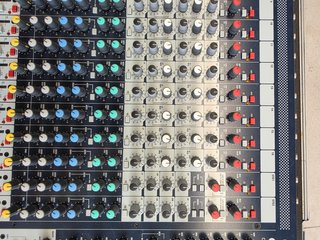 Mesa Soundcraft GB2 16 Canales + 2 Ste con Flycase