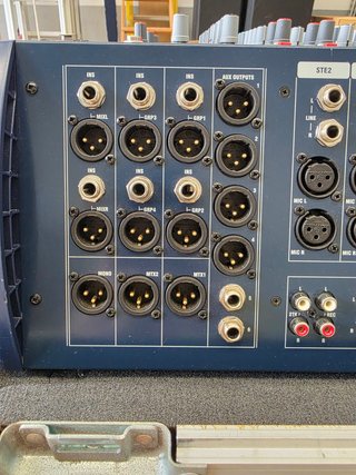 Mesa Soundcraft GB2 16 Canales + 2 Ste con Flycase