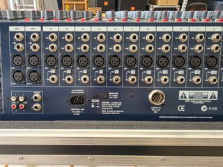 Mesa Soundcraft GB2 16 Canales + 2 Ste con Flycase