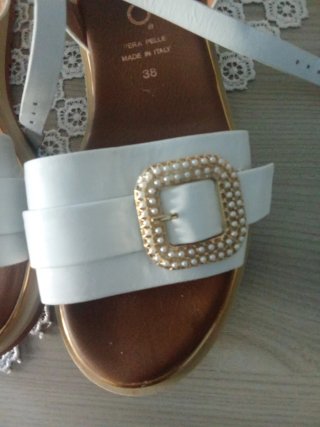 Sandali Repo bianche con fibbia dorata tg 38