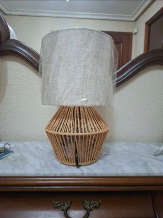 Lámpara de mesa base Ratán y Pantalla Lino Beige