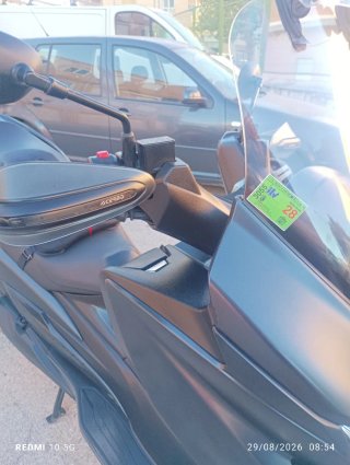 Suzuki Maxi Scooter Negra y Roja