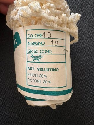 Ovillos de chenilla blanca