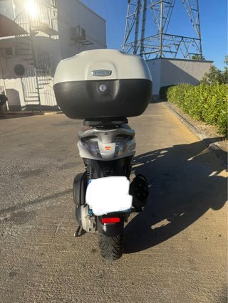 Piaggio Beverly 300cc Scooter Blanco/Marrón