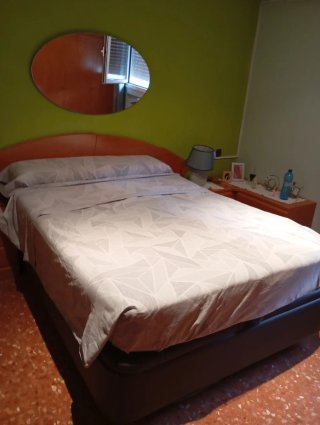 Armario de madera color miel