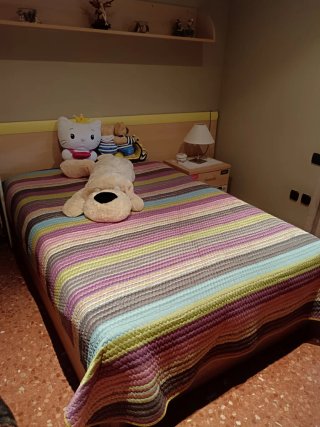 Armario de madera color miel