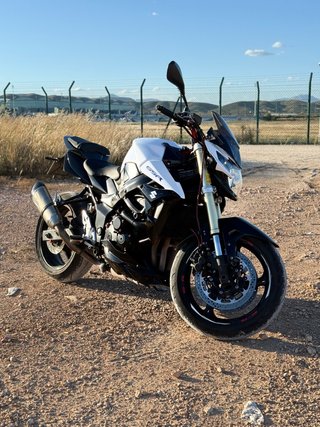 Suzuki GSR 750