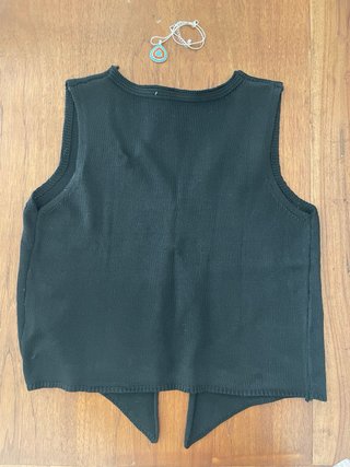 Top negro punto escote V