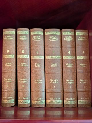 Colección de libros de diversos autores