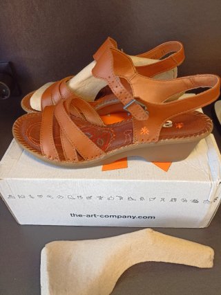 Sandalias ART Piel Marrón Talla 41 nuevas
