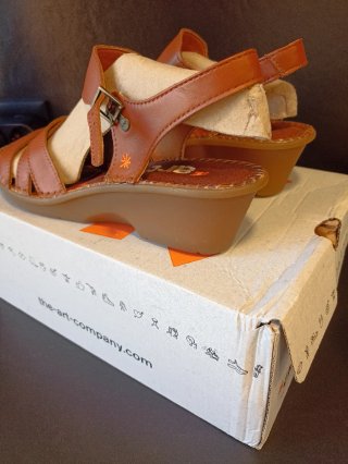 Sandalias ART Piel Marrón Talla 41 nuevas