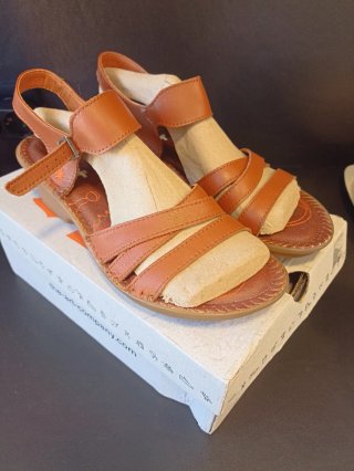 Sandalias ART Piel Marrón Talla 41 nuevas