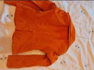 Americana naranja con botones