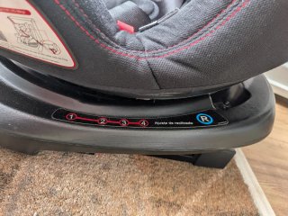 Silla de coche negra con arnés star ibaby